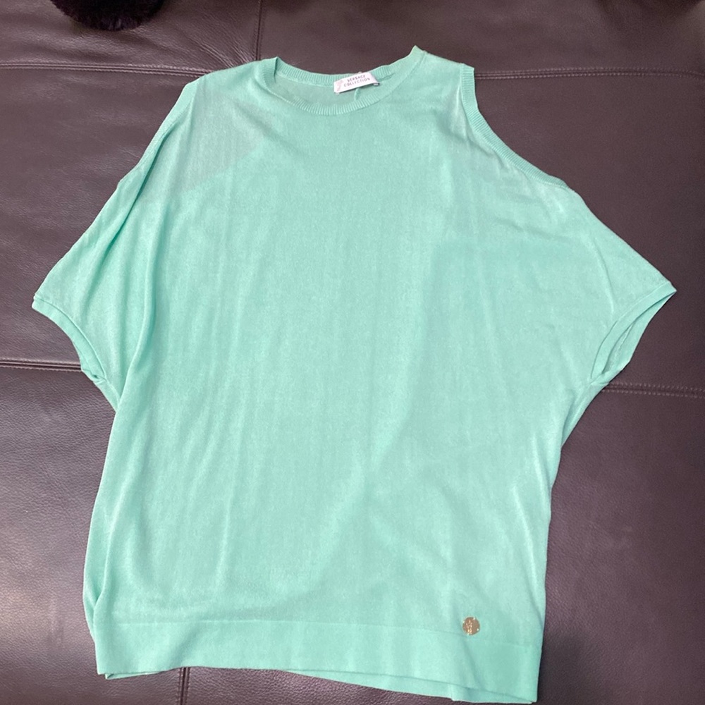 Peekaboo shoulder Versace Collection top. M, light green.